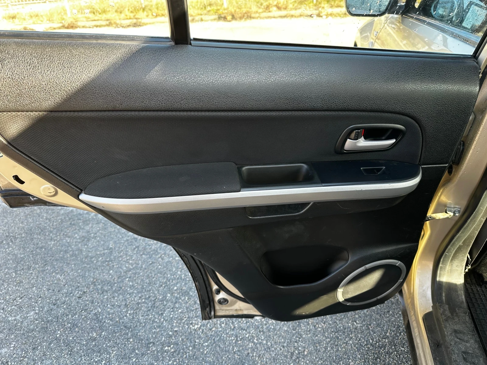 Suzuki Grand vitara 1.9 DDiS / ESP / Cruise , снимка 8 - Автомобили и джипове - 53801216