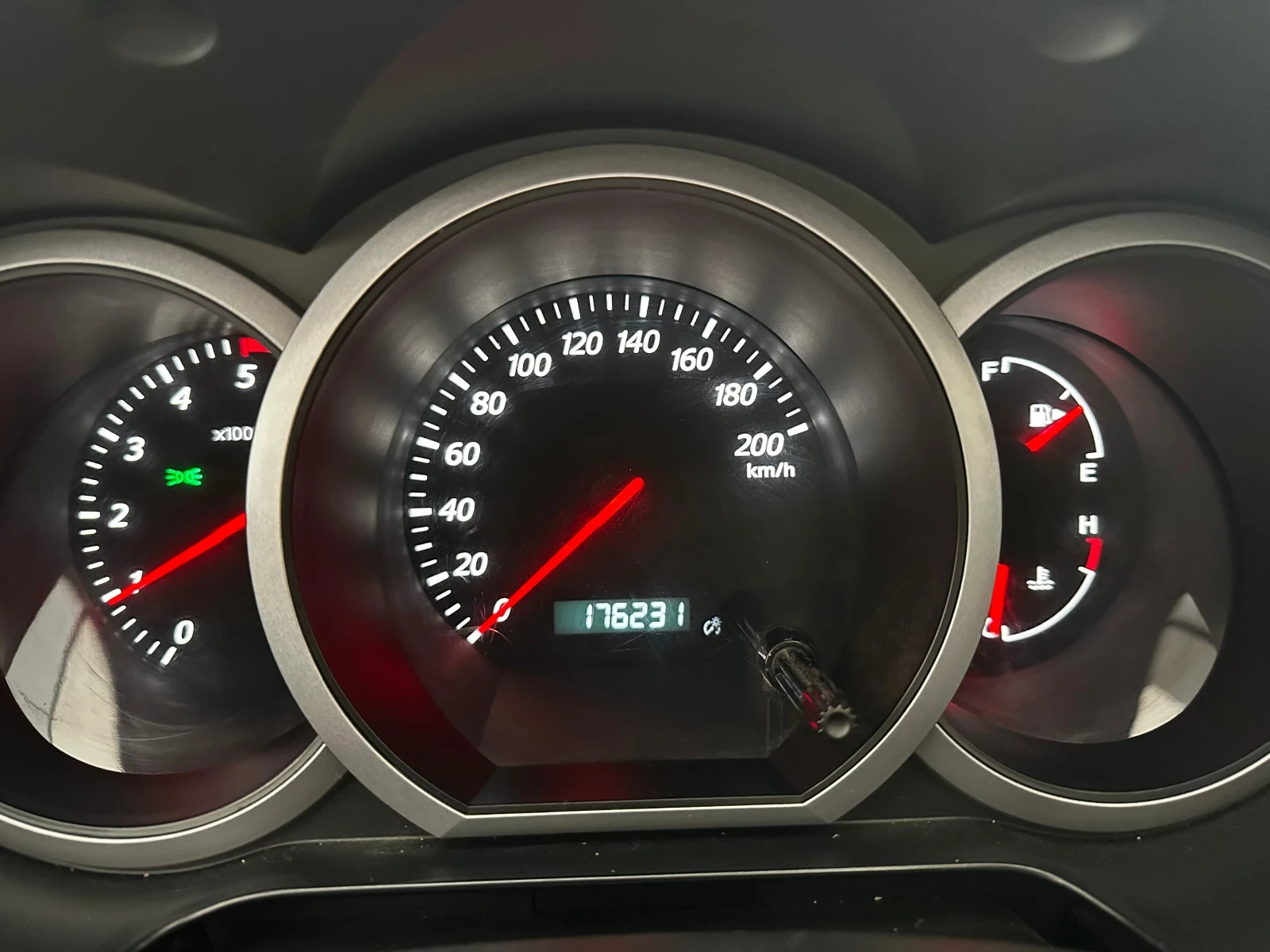 Suzuki Grand vitara 1.9 DDiS / ESP / Cruise , снимка 14 - Автомобили и джипове - 53801216