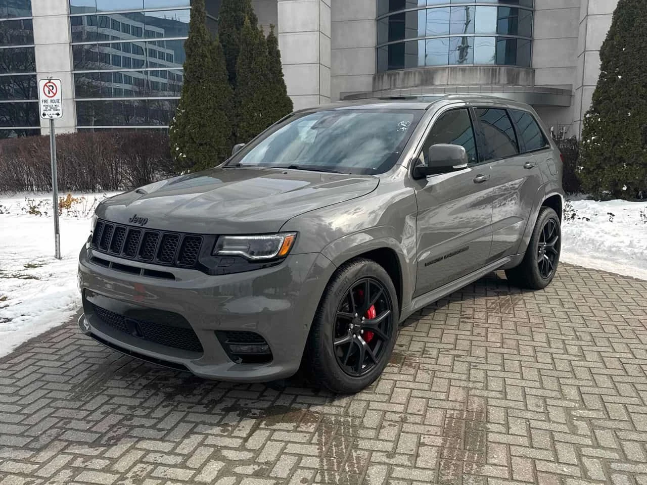 Jeep Grand cherokee SRT  CARFAX | Auto.bg — изображение 1