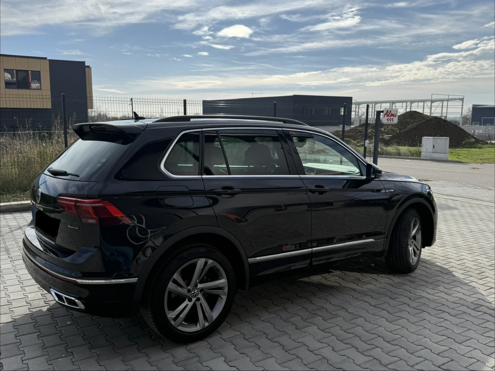 VW Tiguan R Line, снимка 6 - Автомобили и джипове - 54057524