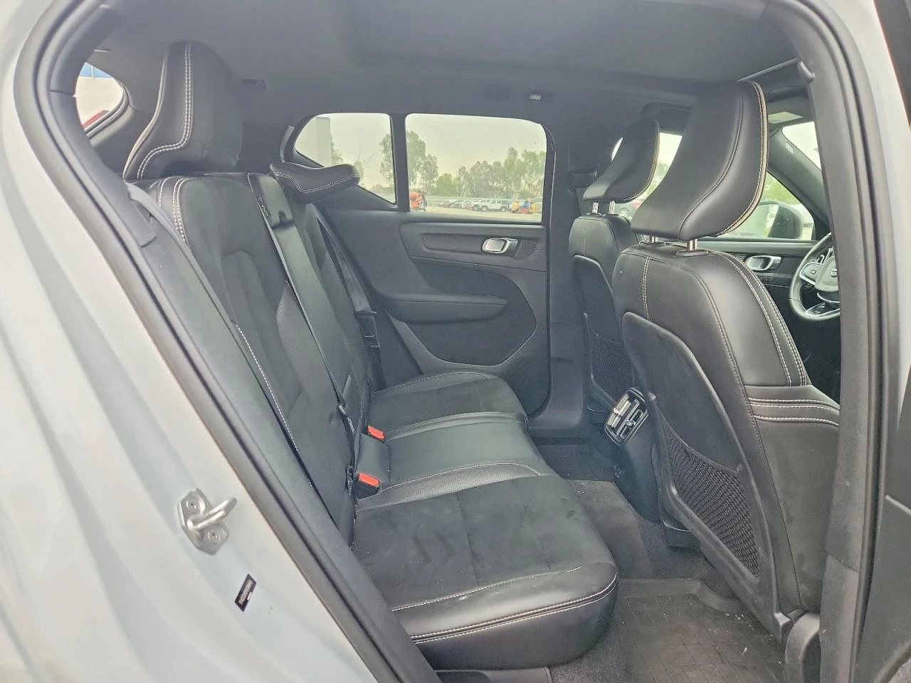Volvo XC40 RECHARGE, снимка 10 - Автомобили и джипове - 54881660