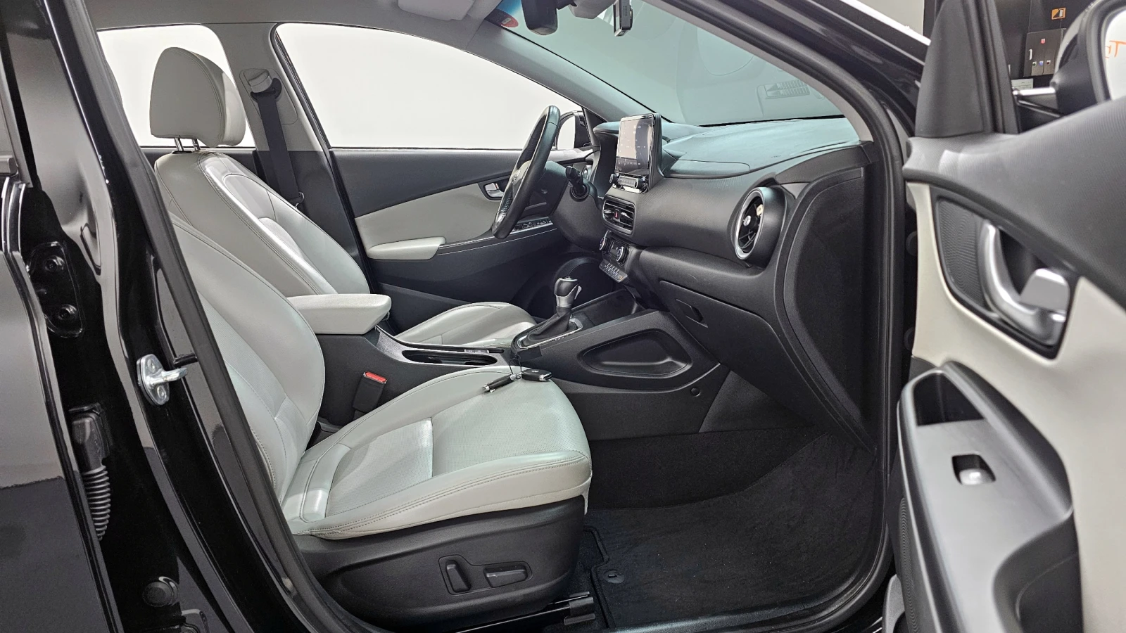 Hyundai Kona Gasoline 2.0 2WD Modern autogeorge.com, снимка 14 - Автомобили и джипове - 56105214