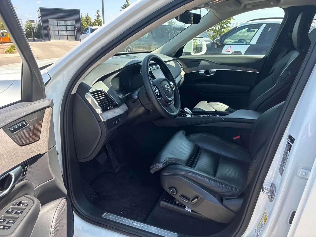Volvo Xc90  Ultimate Bright/HUD/360/DIS/Carfax, снимка 5 - Автомобили и джипове - 56253061