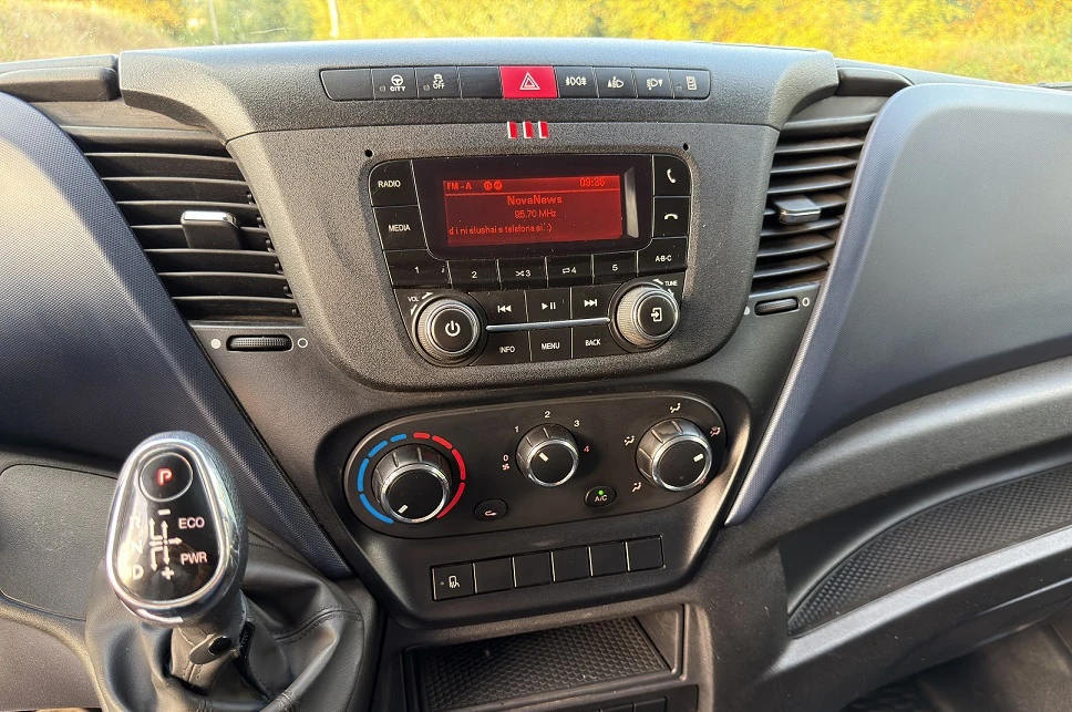 Iveco 35c18 3.0* HI-MATIC* ЩОРА+ БОРД 1000kг* 5.30м* КЛИМА* N1, снимка 12 - Бусове и автобуси - 54919085