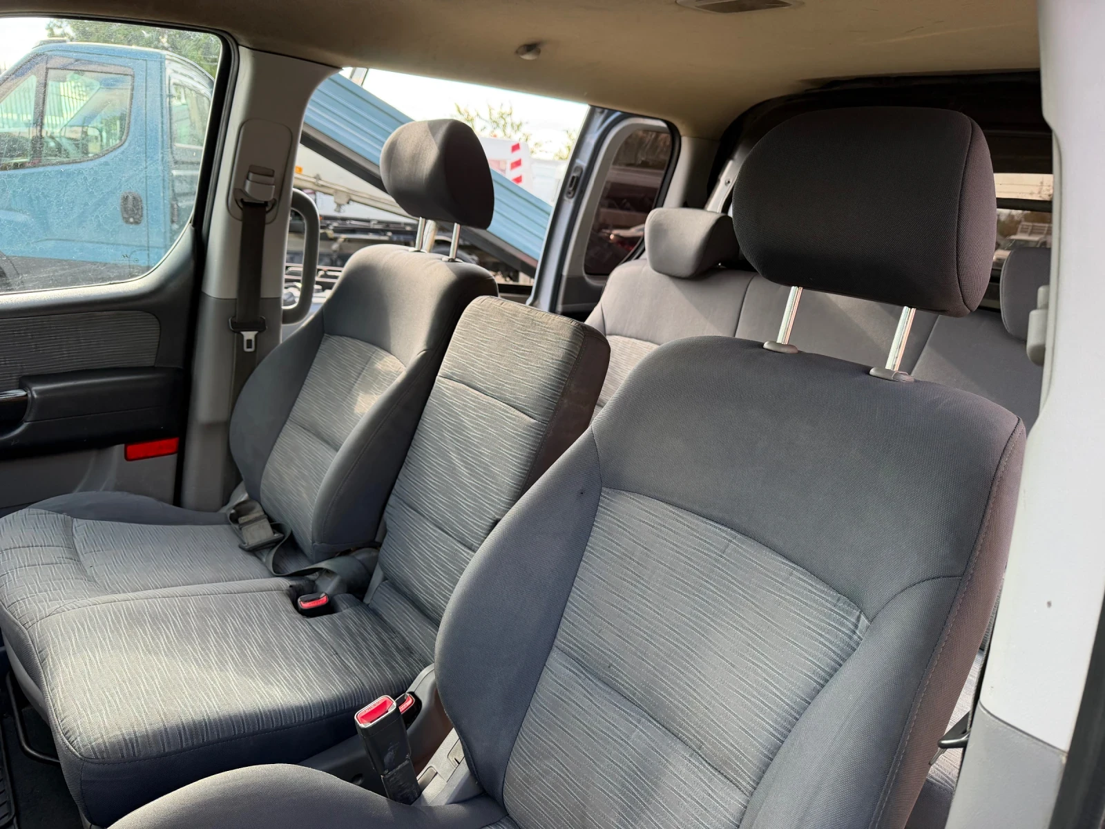 Hyundai H1 2.5 CRDi * 5+ 1места* Климатик* 2хВрати, снимка 6 - Бусове и автобуси - 56191372