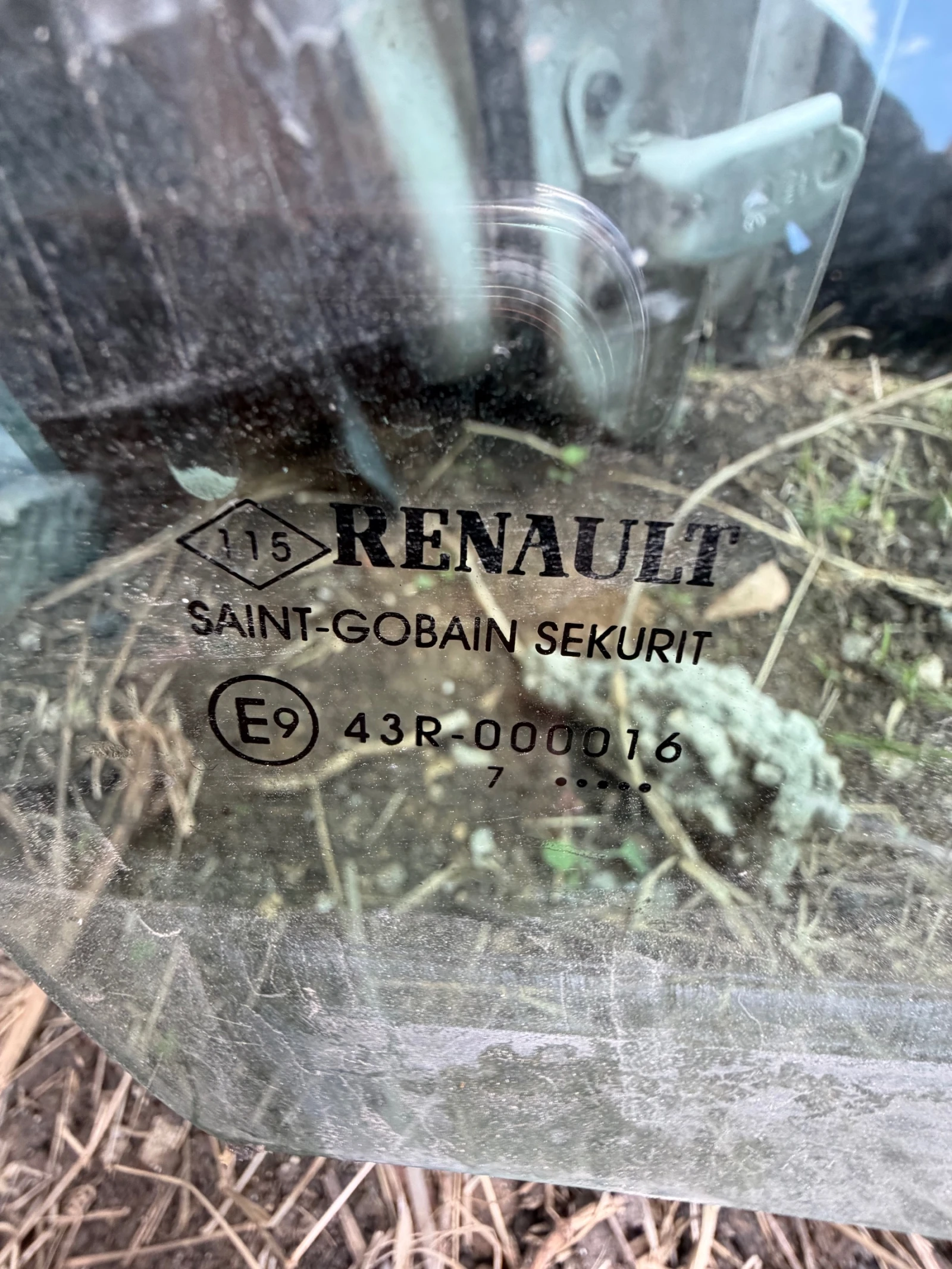Renault Kadjar 2017г предно дясно стъкло, снимка 2 - Части - 54599228