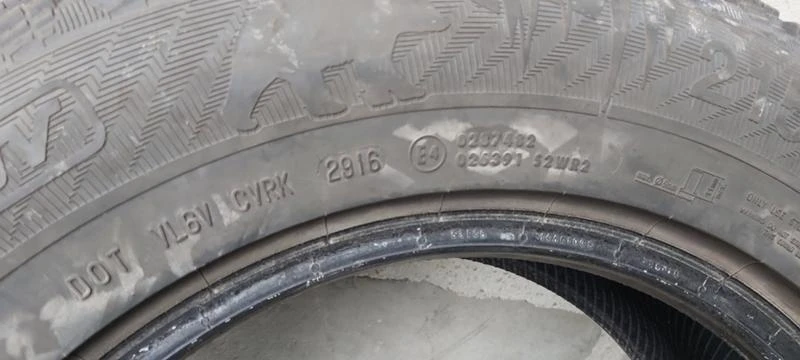 Гуми Зимни 215/65R16, снимка 8 - Гуми и джанти - 33034047