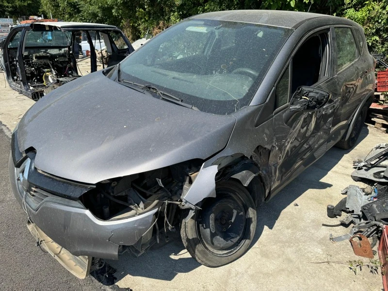 Renault Captur 1.5 НА ЧАСТИ , снимка 3 - Автомобили и джипове - 46611186