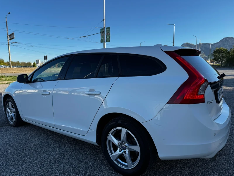 Volvo V60 1.6HDI/FACELIFT/ИТАЛИЯ, снимка 3 - Автомобили и джипове - 47439227