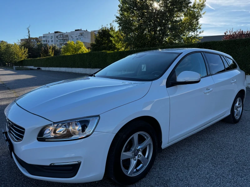 Volvo V60 1.6D/FACELIFT/ИТАЛИЯ, снимка 1 - Автомобили и джипове - 47439227