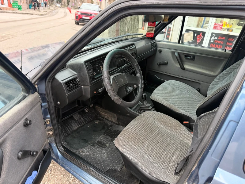 VW Jetta 1.3, снимка 5 - Автомобили и джипове - 53286912