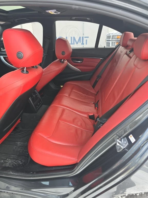 BMW 330 * xDrive * M-Pack* 360 камери* ПОДГРЕВИ* , снимка 16 - Автомобили и джипове - 53379262