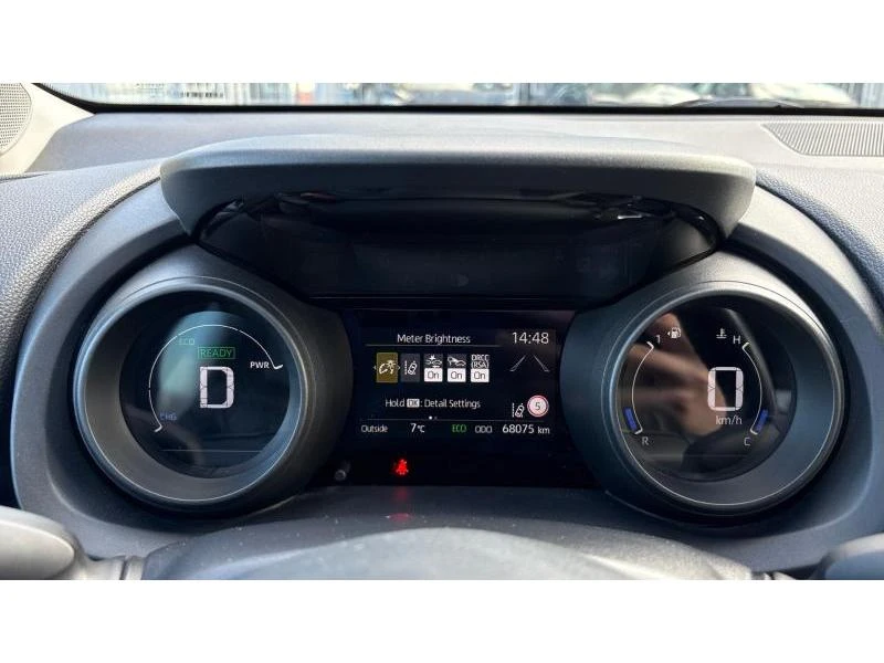 Toyota Yaris 1.5HSD TREND, снимка 14 - Автомобили и джипове - 53450537