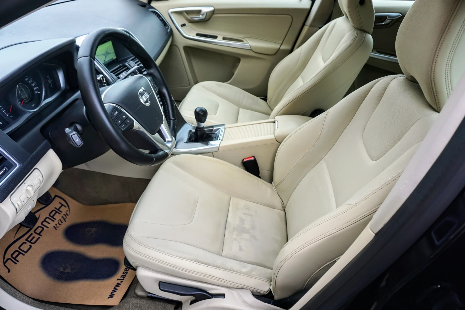 Volvo XC60 2.0 D3 MOMENTUM  - изображение 8