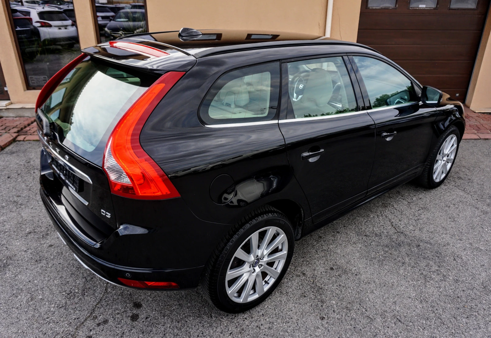 Volvo XC60 2.0 D3 MOMENTUM  - изображение 3