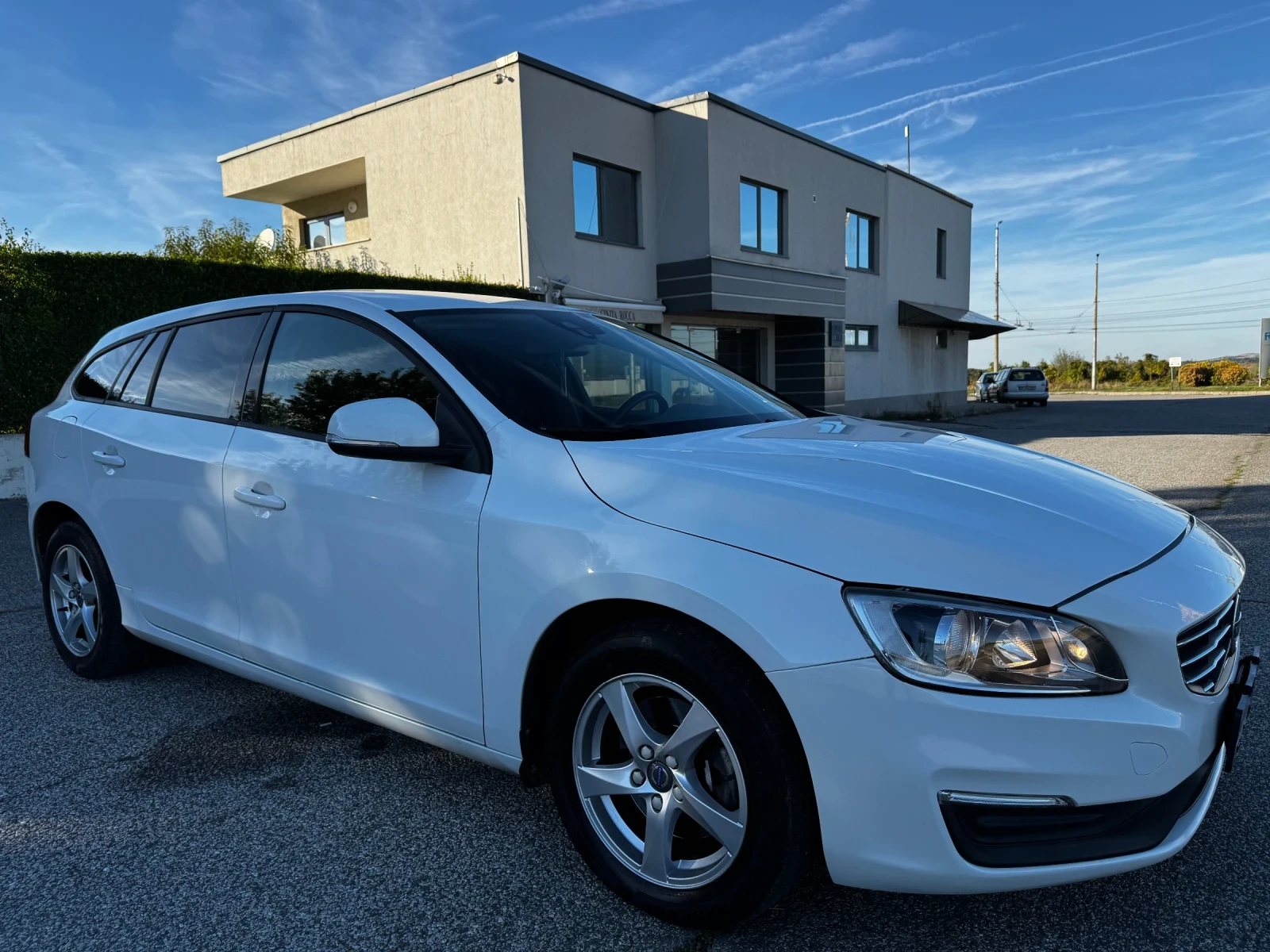 Volvo V60 1.6D/FACELIFT/ИТАЛИЯ - изображение 7