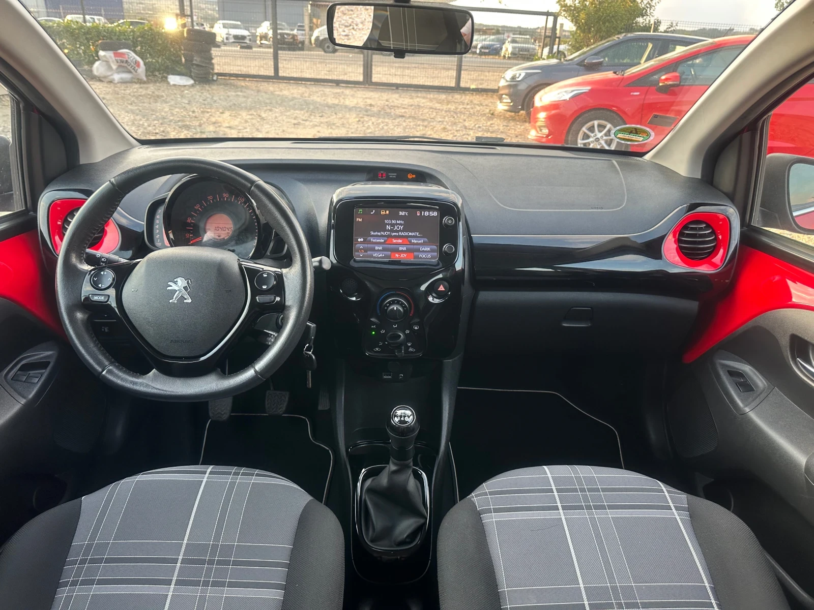 Peugeot 108 1, 2 VTi Allure - изображение 9