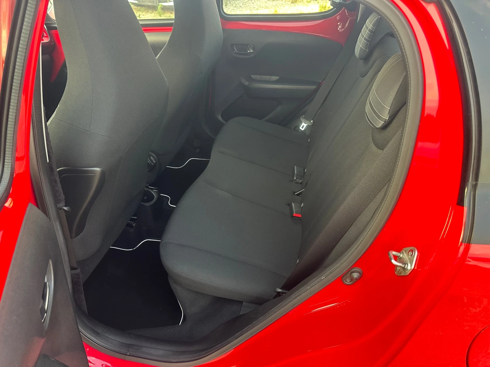 Peugeot 108 1, 2 VTi Allure - изображение 8