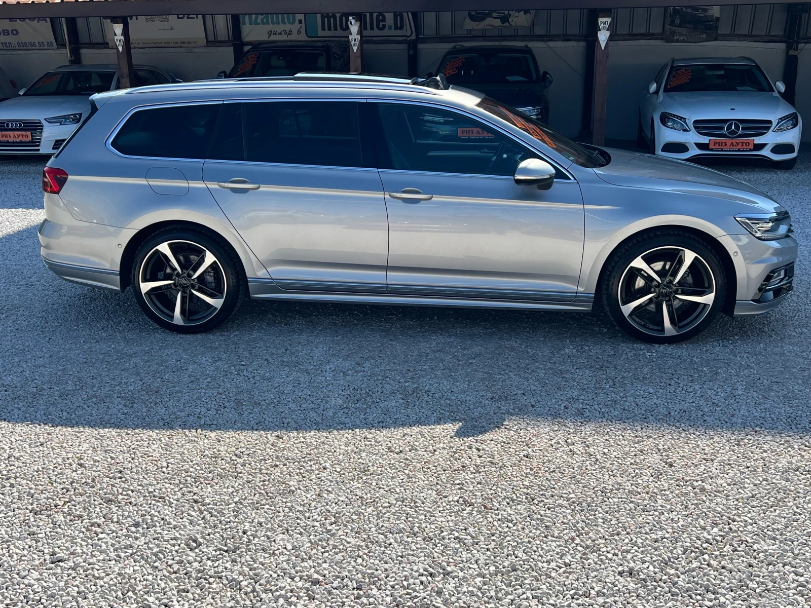 VW Passat 2.0TDI* R-LINE* FULL* PANORAMA* HEAD UP* DIGITAL* , снимка 12 - Автомобили и джипове - 53746456