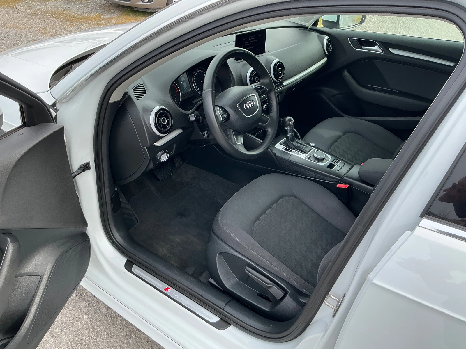 Audi A3 1.6TDI S-Line, снимка 13 - Автомобили и джипове - 53924861