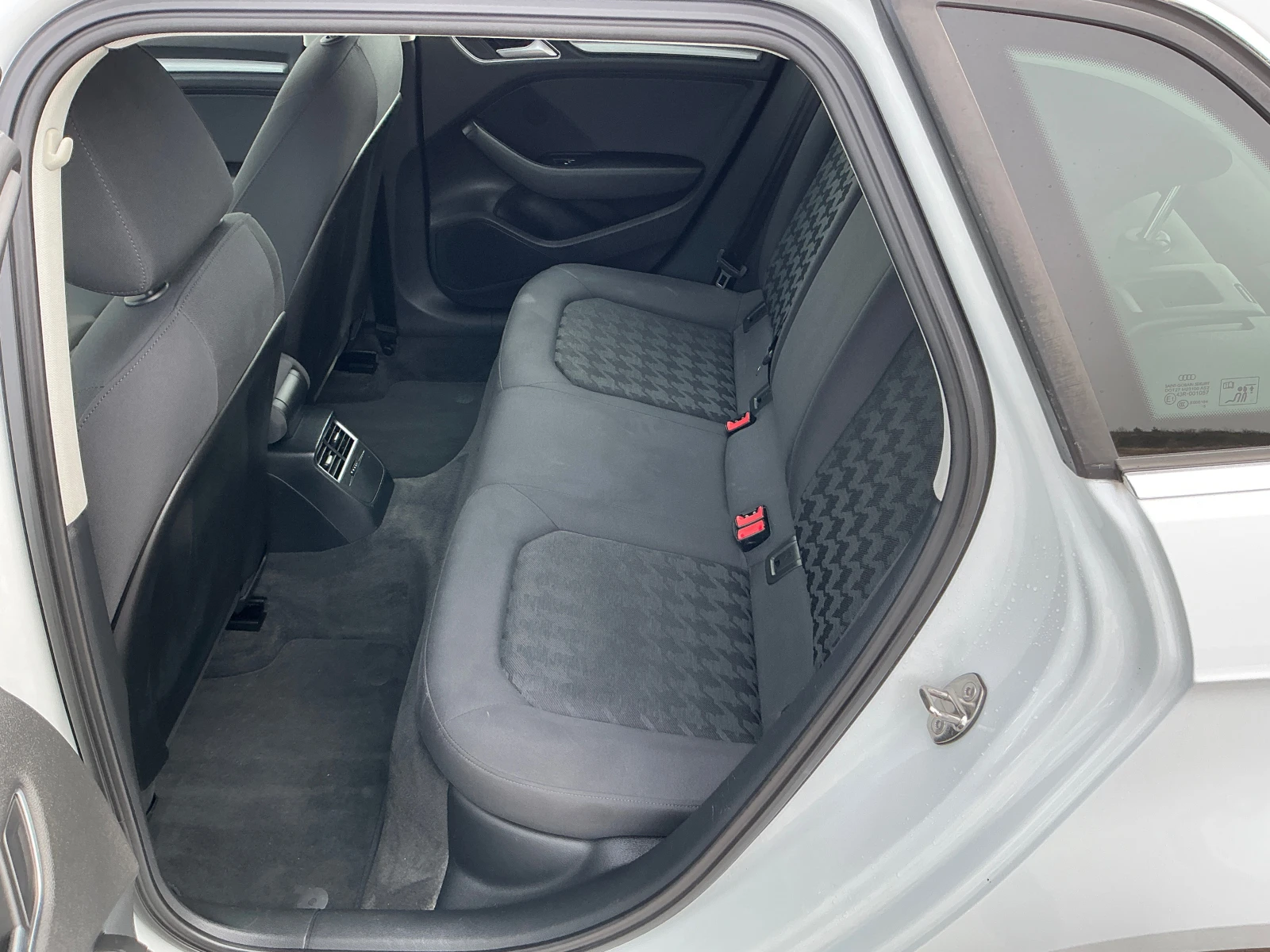 Audi A3 1.6TDI S-Line, снимка 15 - Автомобили и джипове - 53924861