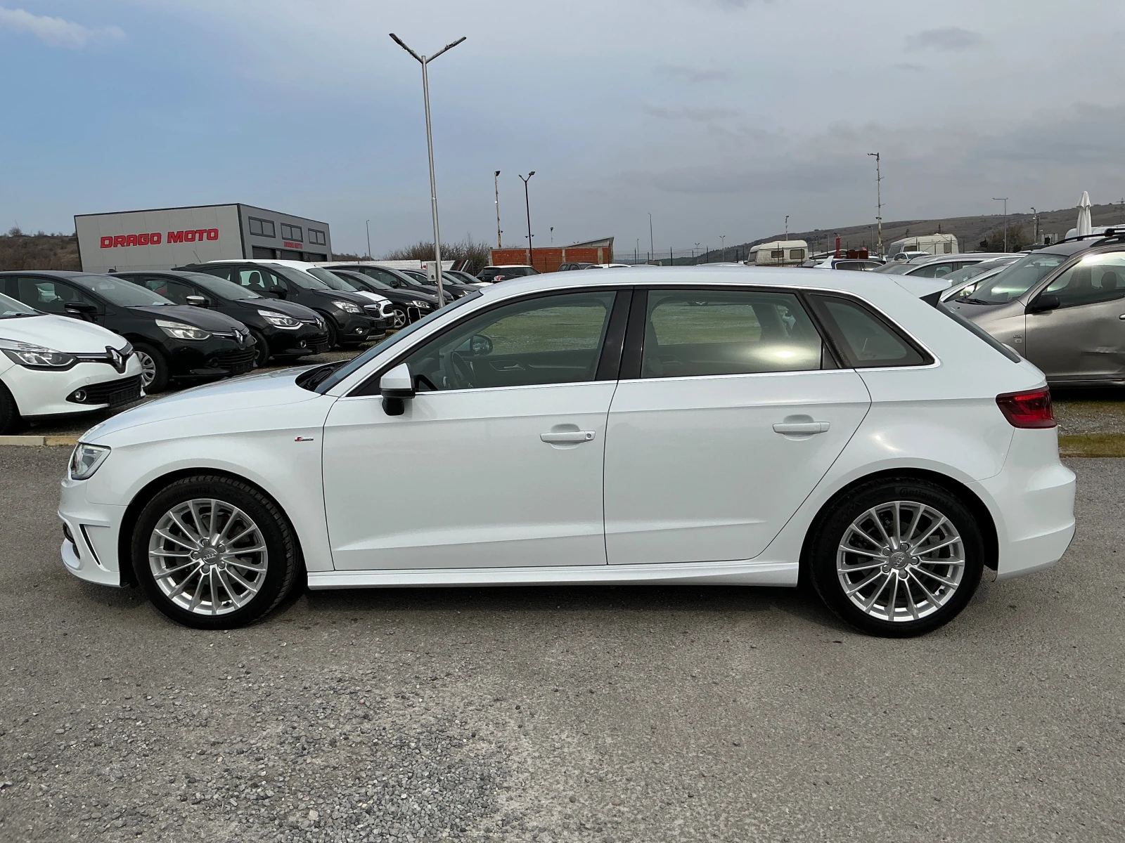 Audi A3 1.6TDI S-Line, снимка 5 - Автомобили и джипове - 53924861