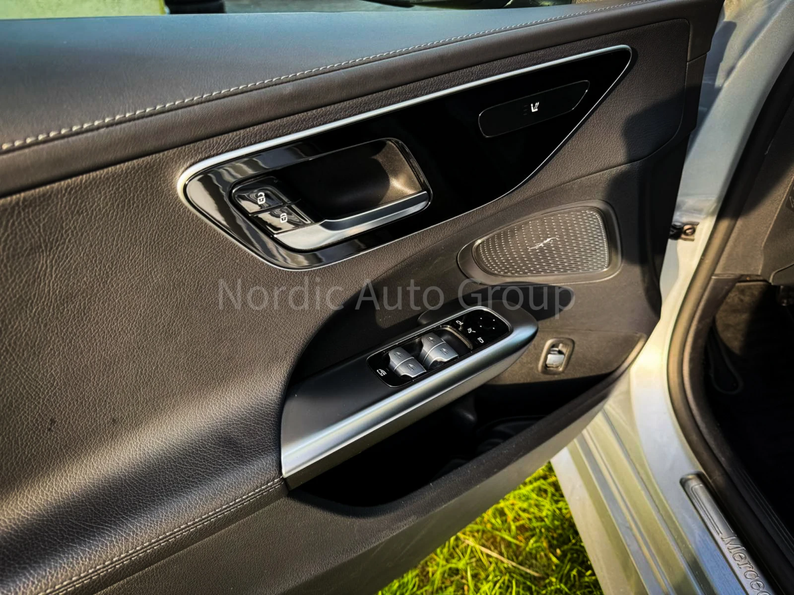 Mercedes-Benz C 220 D AMG Line Night Edition, снимка 10 - Автомобили и джипове - 54425642