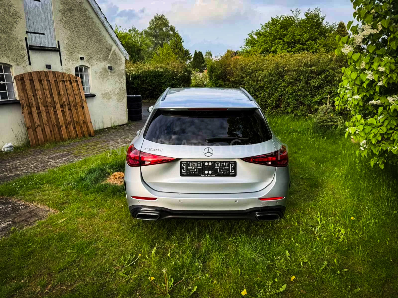 Mercedes-Benz C 220 D AMG Line Night Edition, снимка 2 - Автомобили и джипове - 54425642