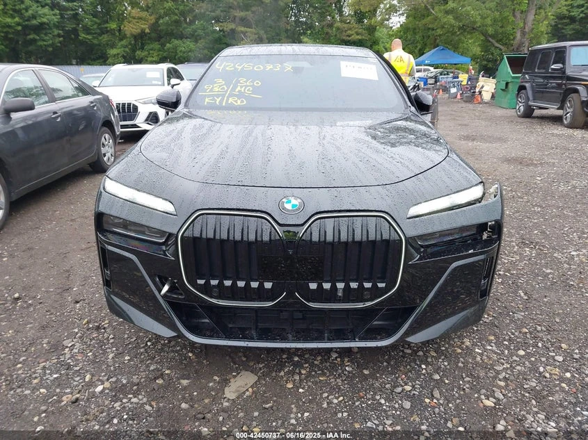 BMW 760 4.4l I xDrive, снимка 12 - Автомобили и джипове - 54756198