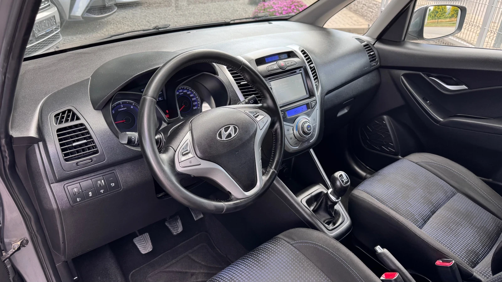 Hyundai Ix20 1.4CRDI 90кс, снимка 12 - Автомобили и джипове - 54980423