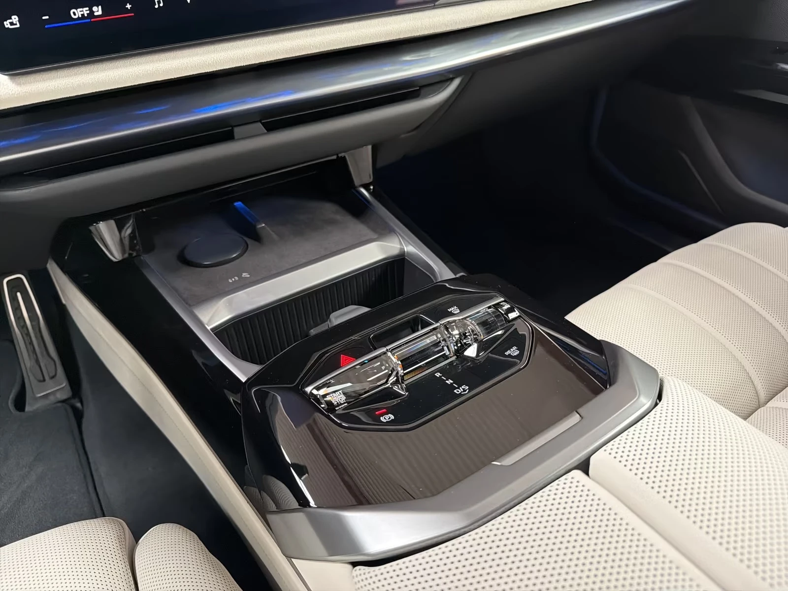 BMW 740 i xDrive/M SPORT PRO/3D HEAD UP/ICONIC GLOW/PANO | Mobile.bg � ����������� 9
