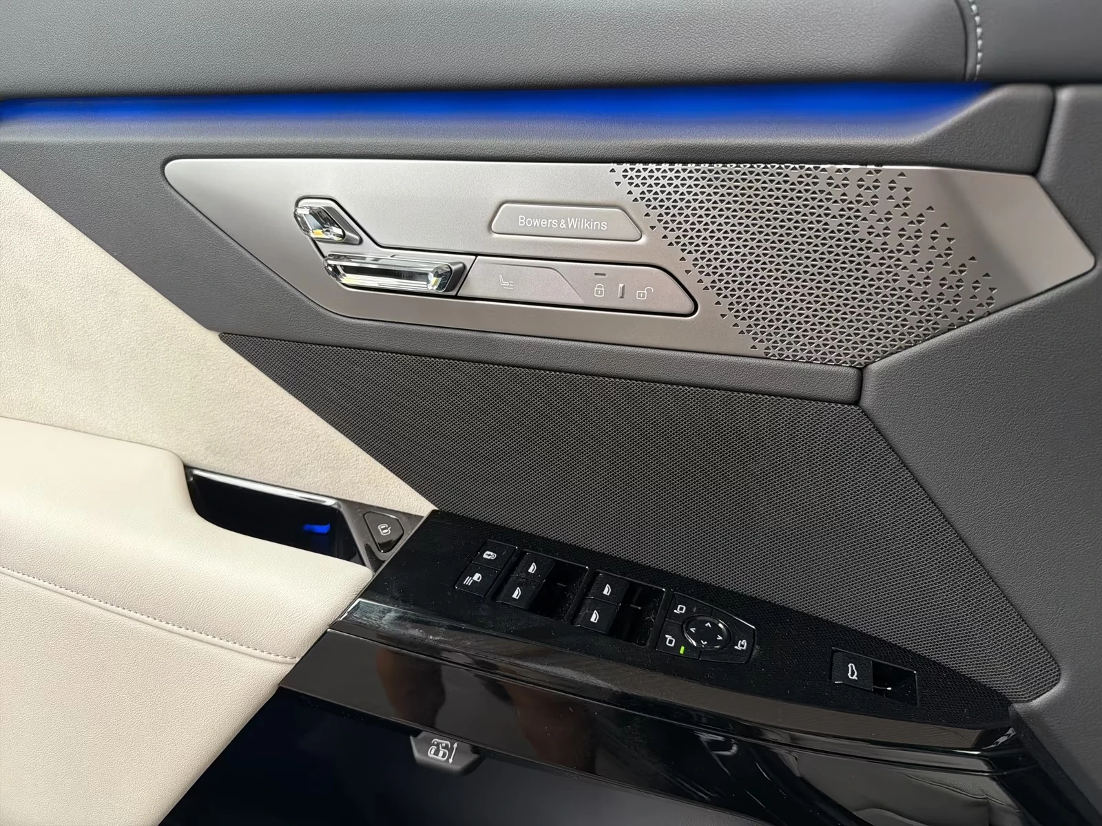 BMW 740 i xDrive/M SPORT PRO/3D HEAD UP/ICONIC GLOW/PANO | Mobile.bg � ����������� 6