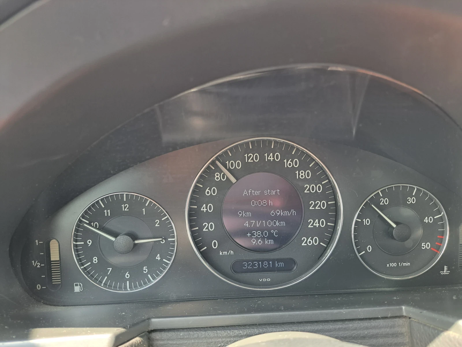 Mercedes-Benz E 220, снимка 7 - Автомобили и джипове - 55633920