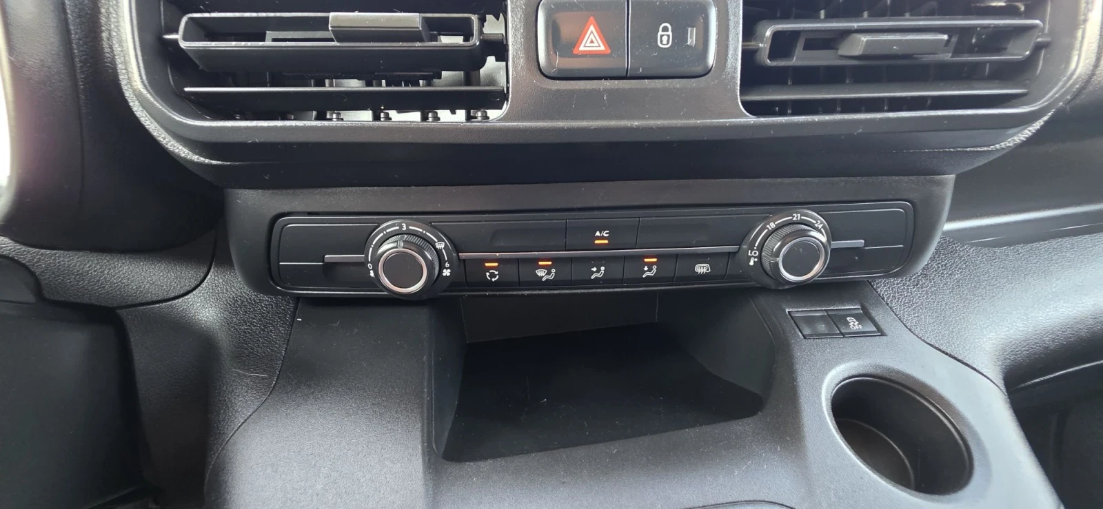 Citroen Berlingo 1.5 Hdi-Maxi, снимка 13 - Автомобили и джипове - 55661950