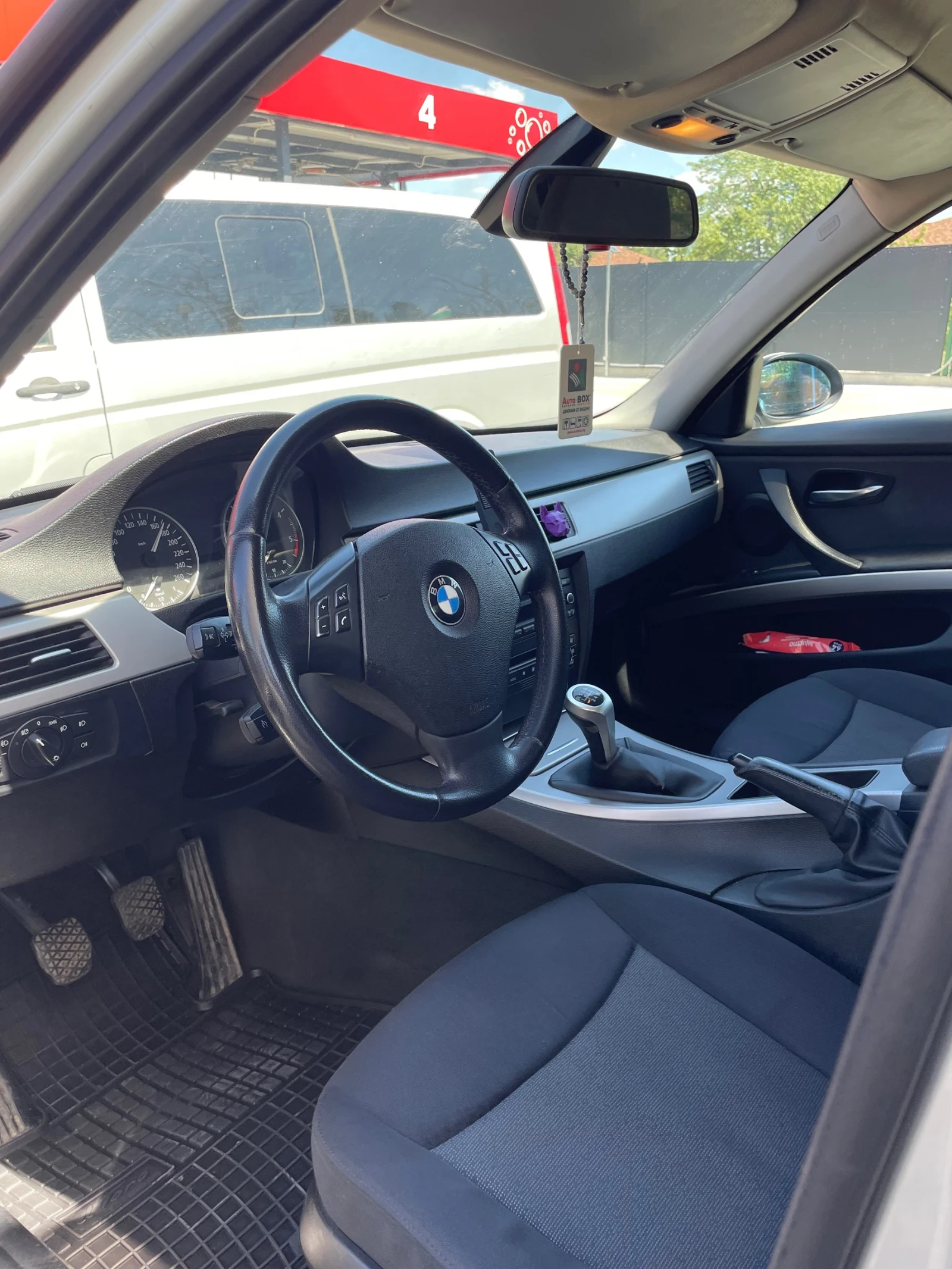 BMW 320, снимка 11 - Автомобили и джипове - 55672506