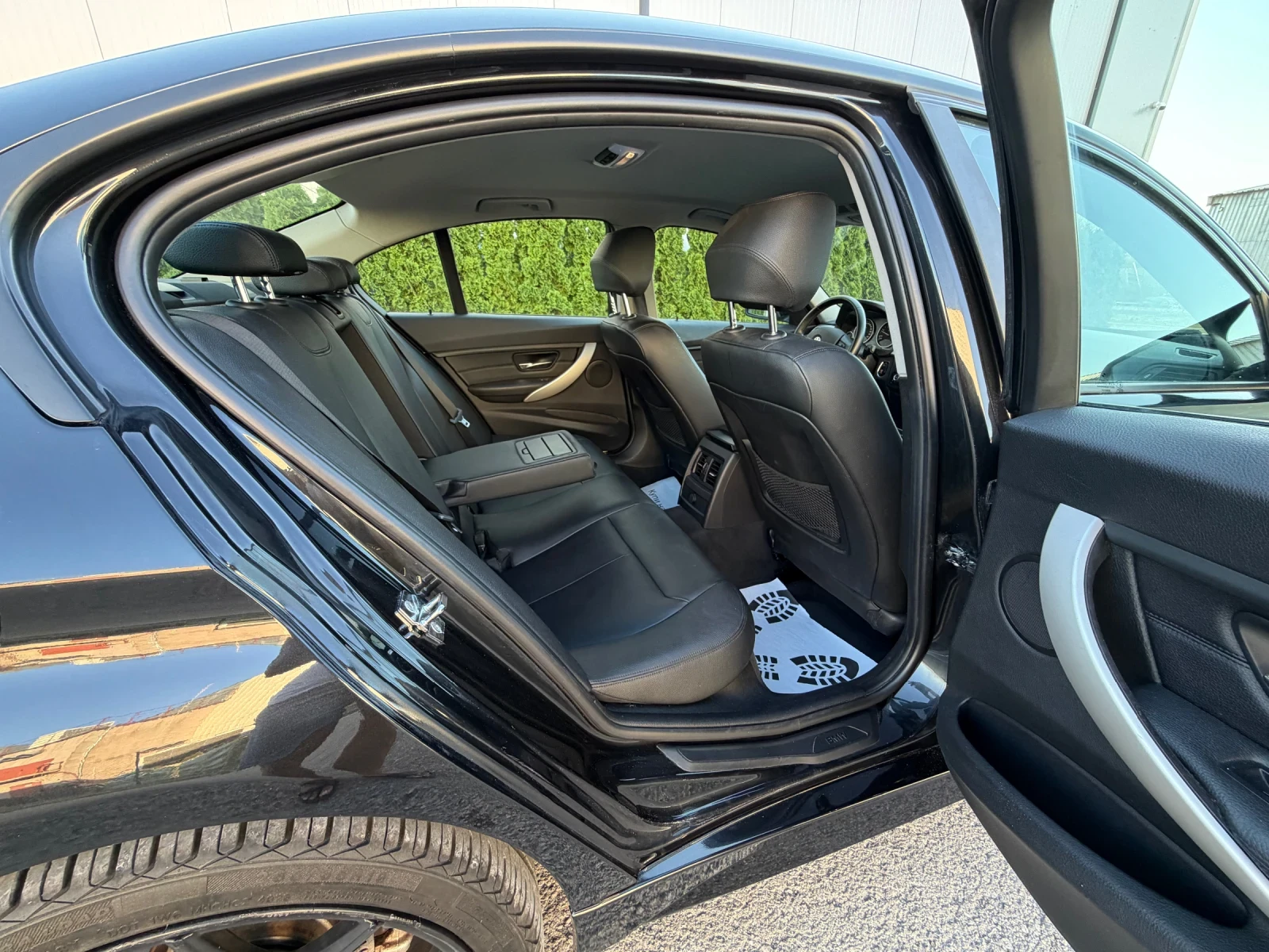 BMW 320 d 184k.c* Mpacket* Led* Кожа* Sport&Packet* , снимка 13 - Автомобили и джипове - 55699625