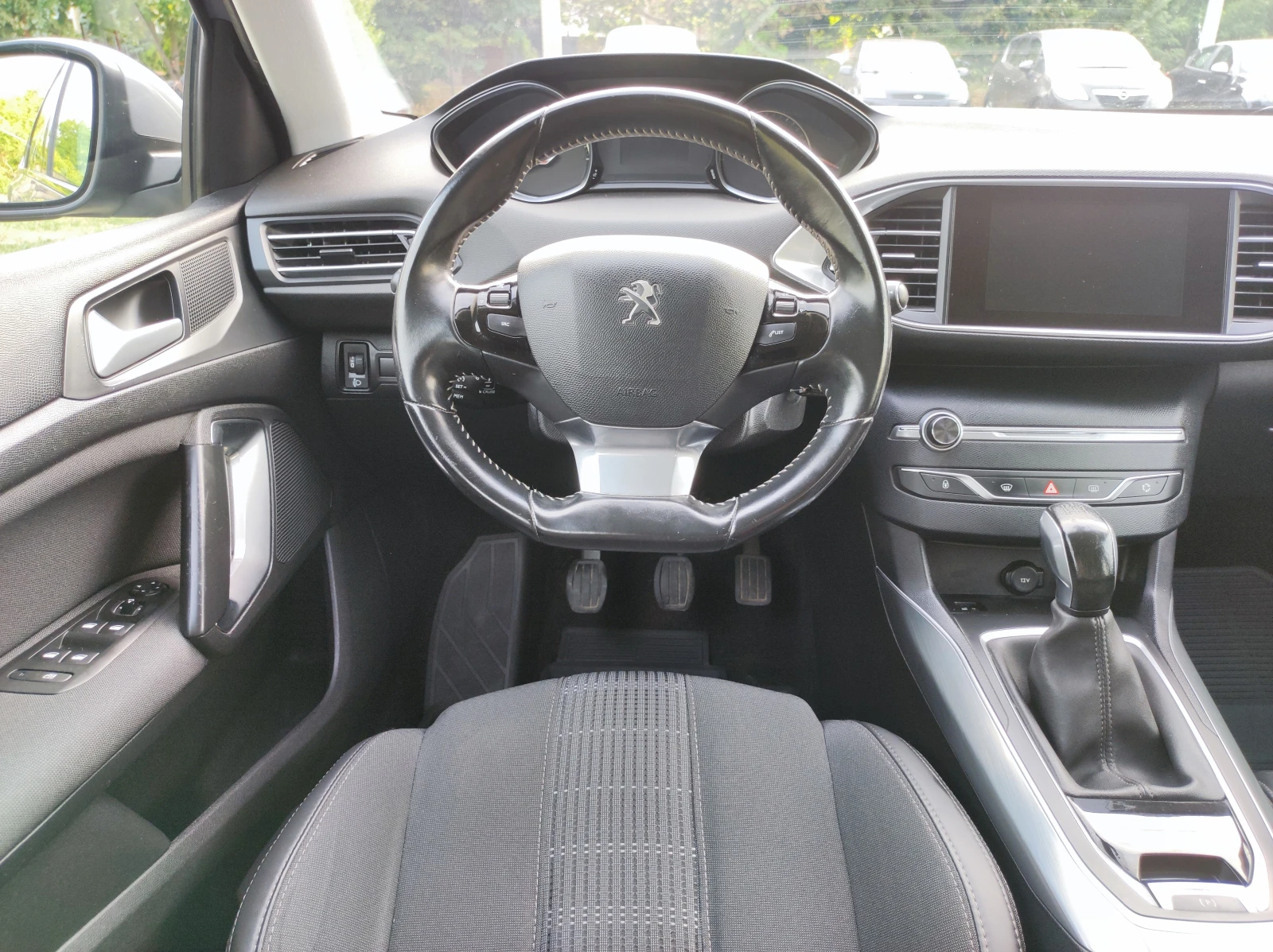 Peugeot 308 Facelift 1.6HDi 99к.с. евро6 184000км, снимка 11 - Автомобили и джипове - 55951449