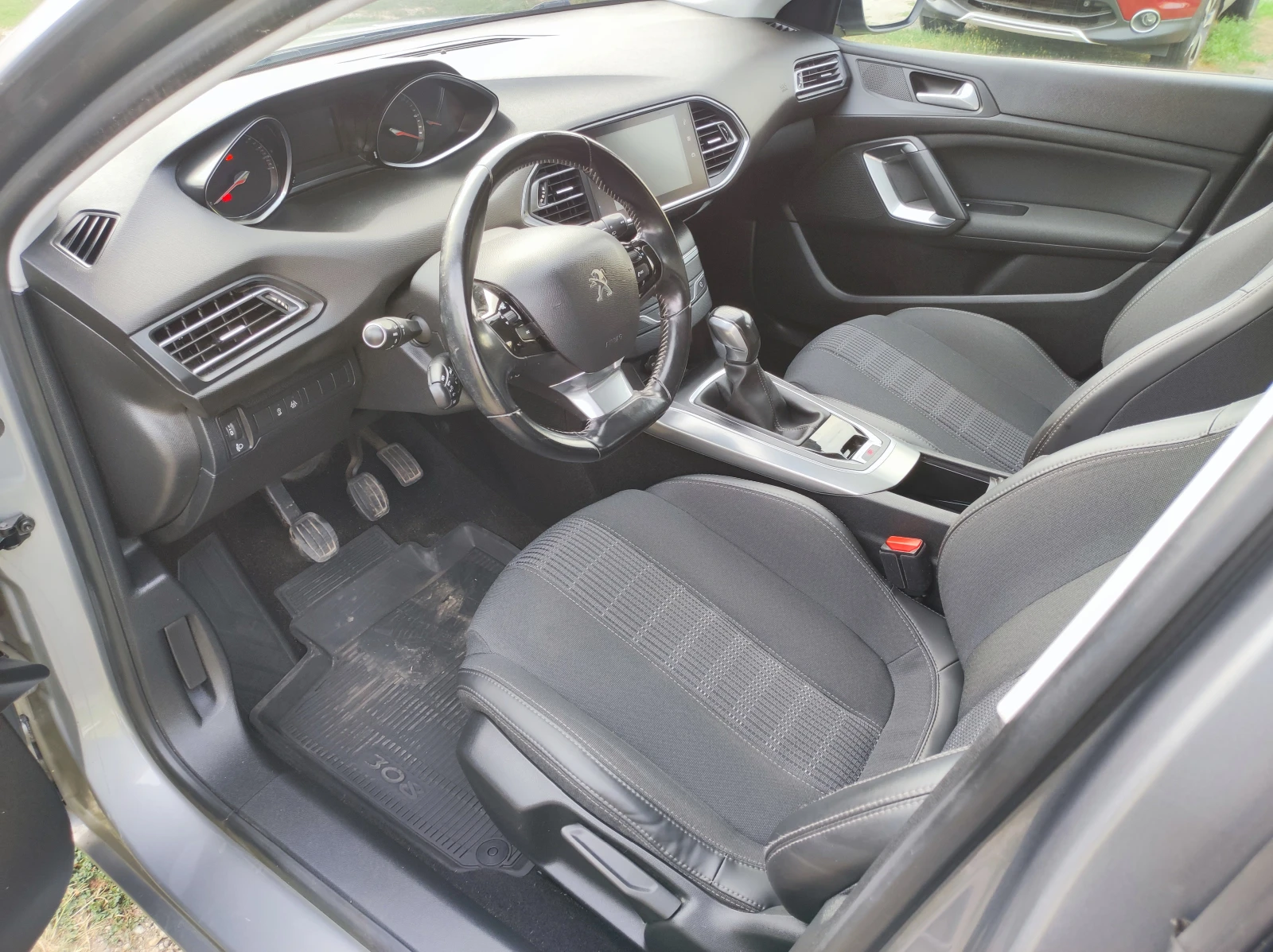 Peugeot 308 Facelift 1.6HDi 99к.с. евро6 184000км, снимка 7 - Автомобили и джипове - 55951449