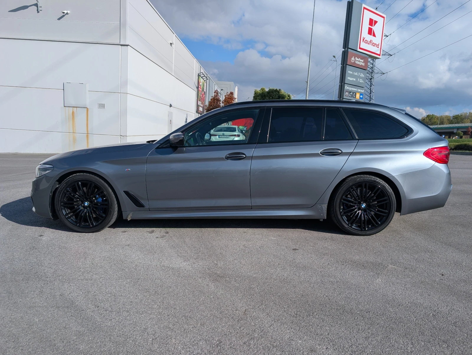 BMW 530 G31 Xdrive , снимка 2 - Автомобили и джипове - 56543935