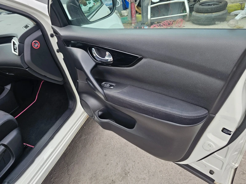 Nissan Qashqai 1.5 dci, снимка 11 - Автомобили и джипове - 51775451