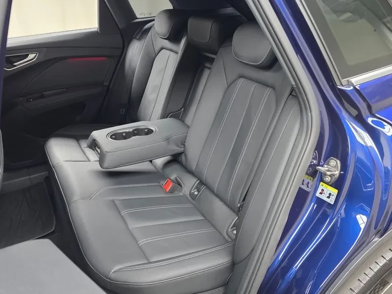 Audi Q4 E-Tron (F4) 40 Premium, снимка 11 - Автомобили и джипове - 56517082