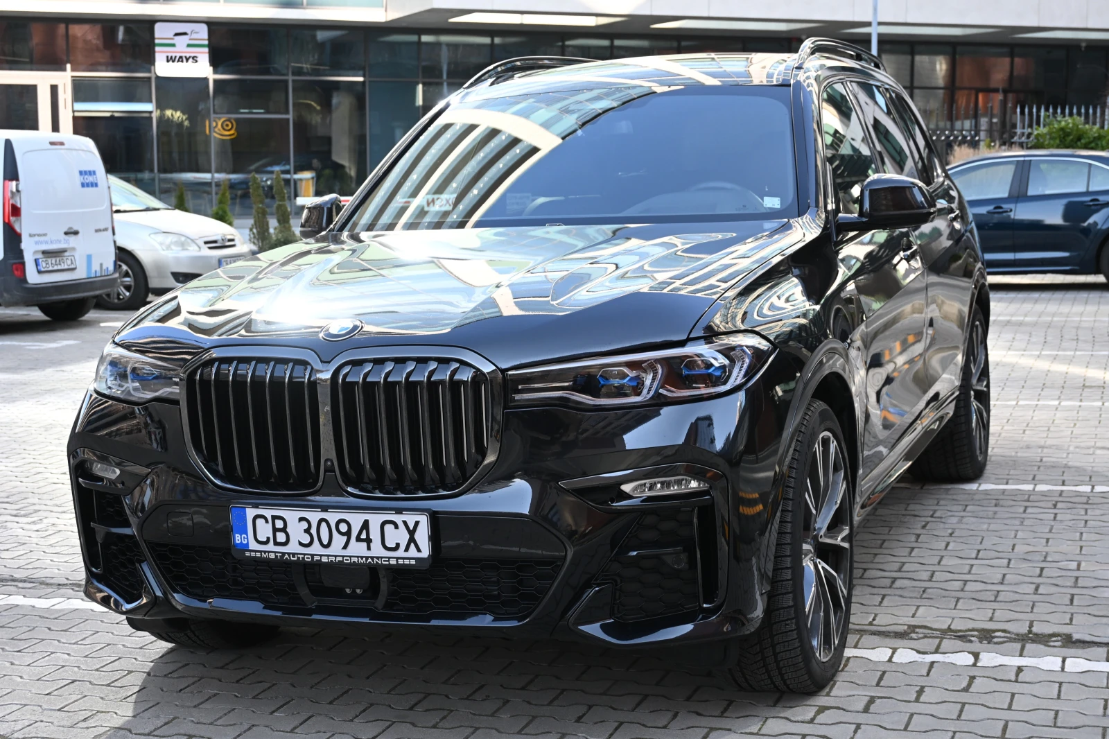 BMW X7 M50i//Headap//Tv//pano//softclose //full