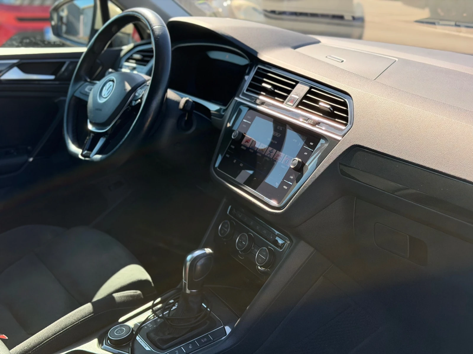 VW Tiguan, снимка 11 - Автомобили и джипове - 53605244