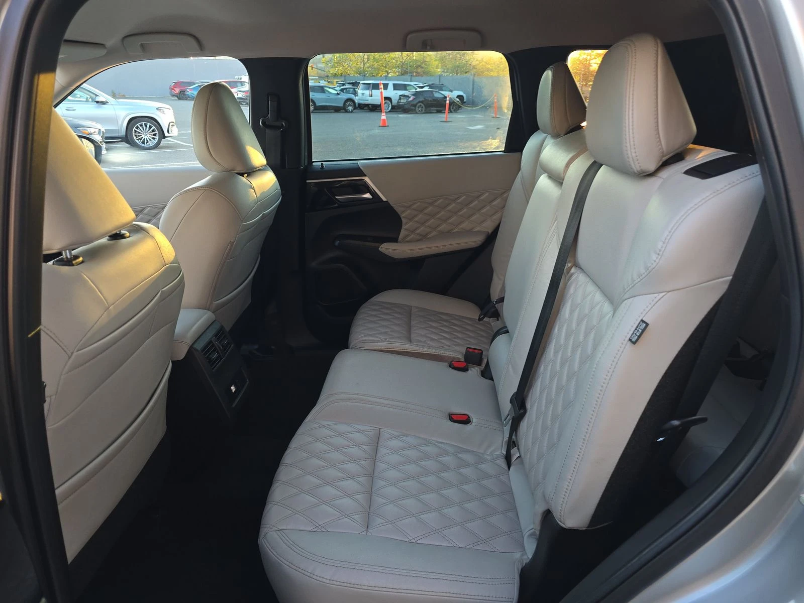 Mitsubishi Outlander SEL, снимка 14 - Автомобили и джипове - 53976628