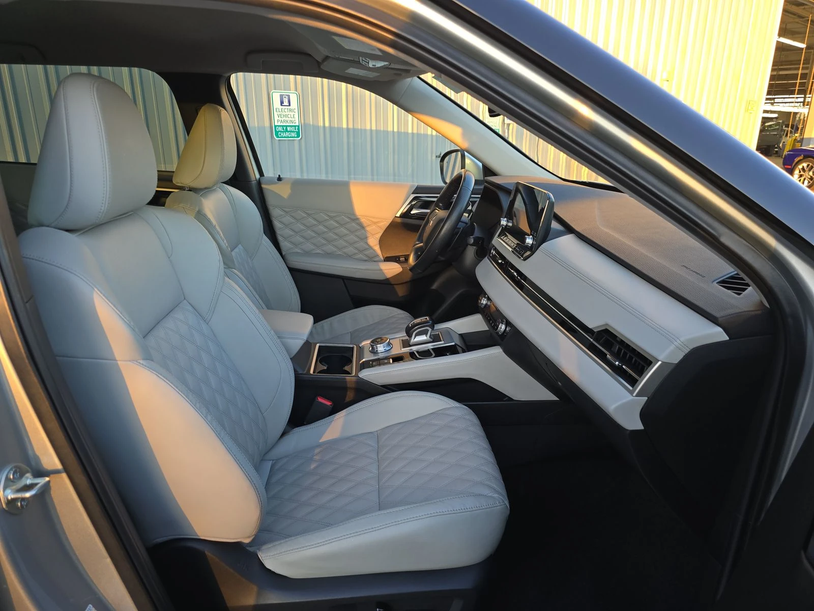 Mitsubishi Outlander SEL, снимка 13 - Автомобили и джипове - 53976628