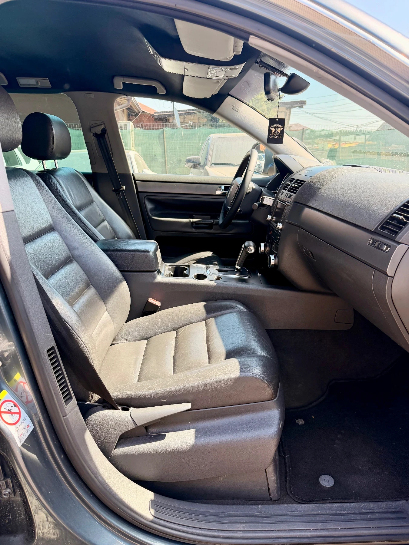 VW Touareg 3.0 TDI Автомат Нави Подгрев, снимка 9 - Автомобили и джипове - 54225395