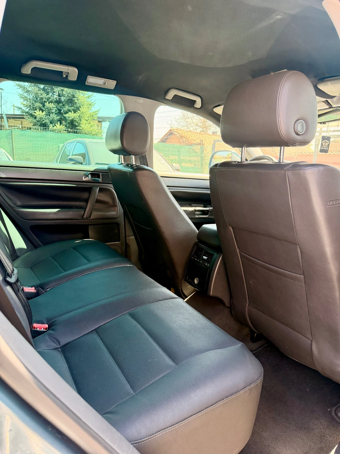 VW Touareg 3.0 TDI Автомат Нави Подгрев, снимка 10 - Автомобили и джипове - 54225395