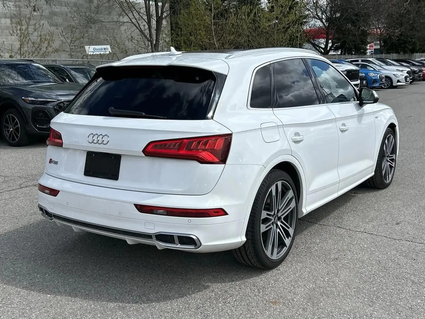 Audi SQ5 TECHNIK / QUATTRO / ДИГ.ТАБЛО / ПОДГРЕВИ, снимка 13 - Автомобили и джипове - 54425445