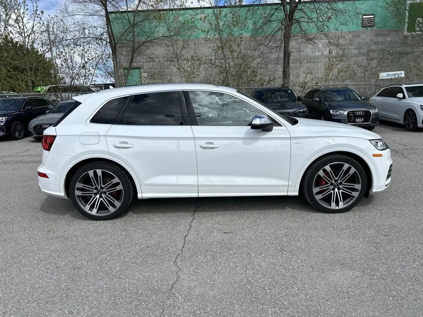 Audi SQ5 TECHNIK / QUATTRO / ДИГ.ТАБЛО / ПОДГРЕВИ, снимка 15 - Автомобили и джипове - 54425445