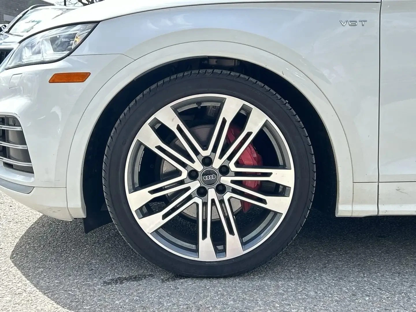 Audi SQ5 TECHNIK / QUATTRO / ДИГ.ТАБЛО / ПОДГРЕВИ, снимка 17 - Автомобили и джипове - 54425445